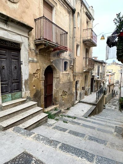 Image No.1-2 Bed House for sale