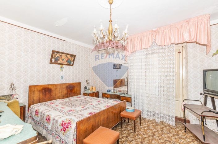 Image No.12-3 Bed House for sale