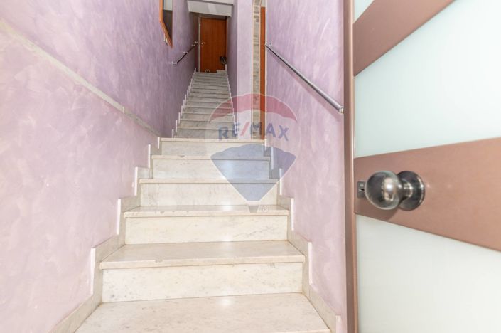 Image No.5-2 Bed House for sale