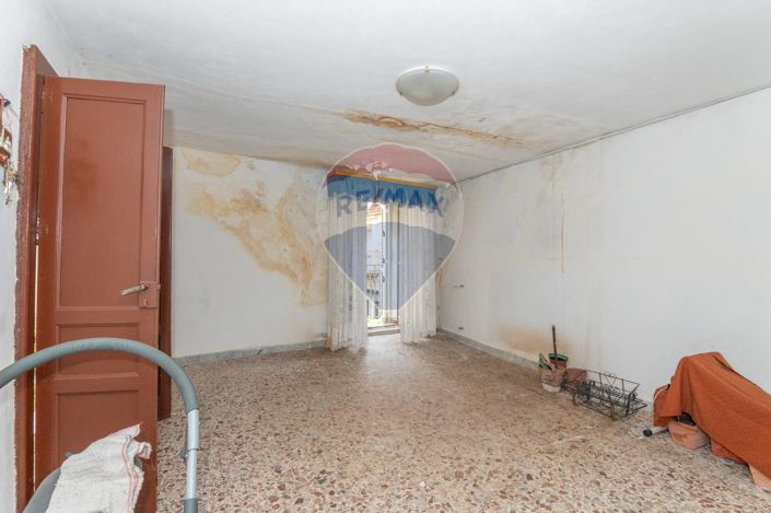 Image No.4-2 Bed House for sale