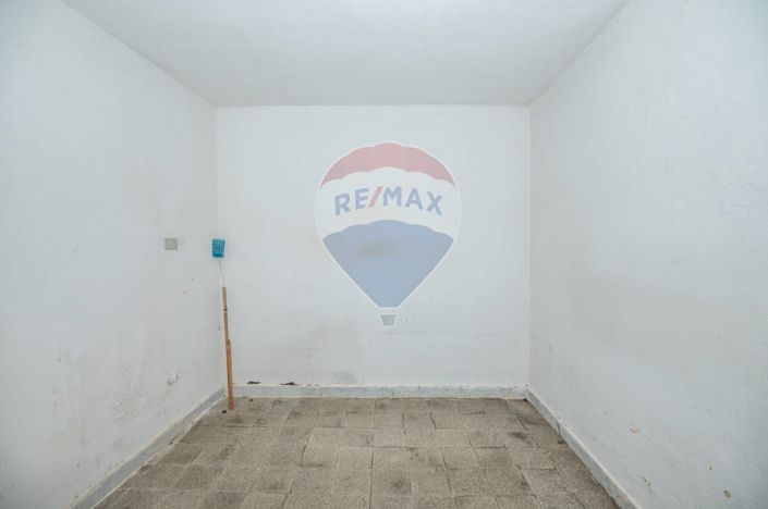 Image No.9-2 Bed House for sale