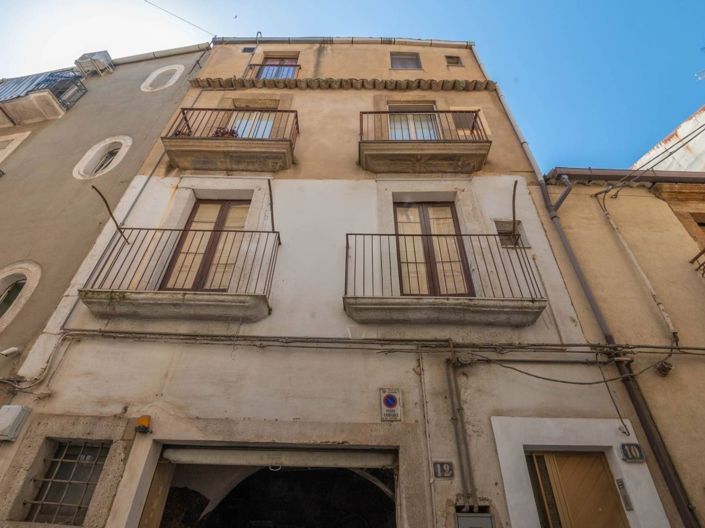 Image No.1-2 Bed House for sale