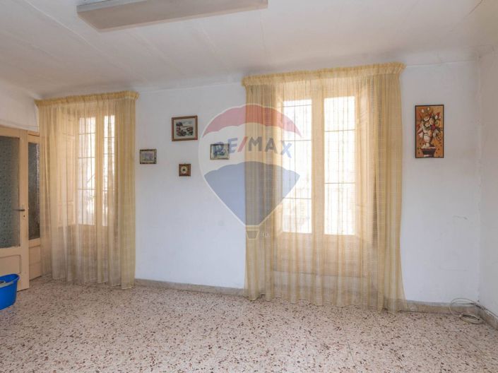 Image No.11-2 Bed House for sale