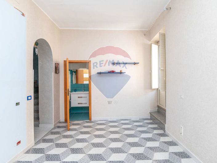 Image No.2-2 Bed House for sale