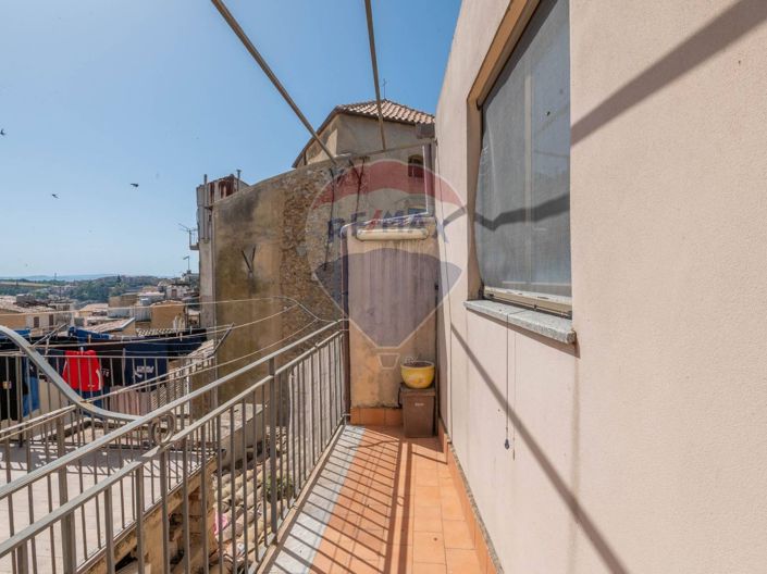 Image No.20-2 Bed House for sale