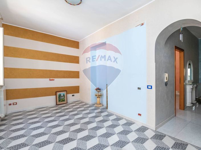 Image No.4-2 Bed House for sale