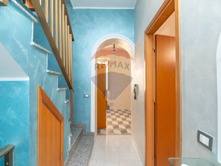 Image No.5-2 Bed House for sale