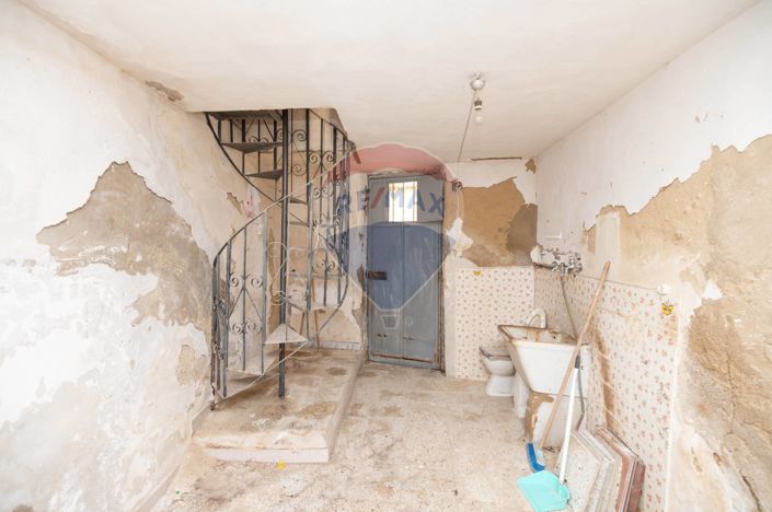 Image No.10-3 Bed House for sale