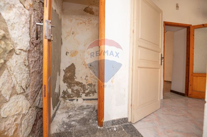 Image No.11-3 Bed House for sale