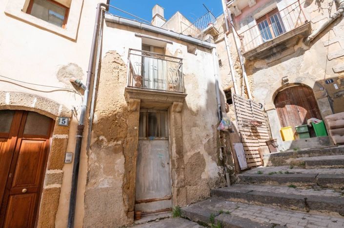 Image No.22-3 Bed House for sale