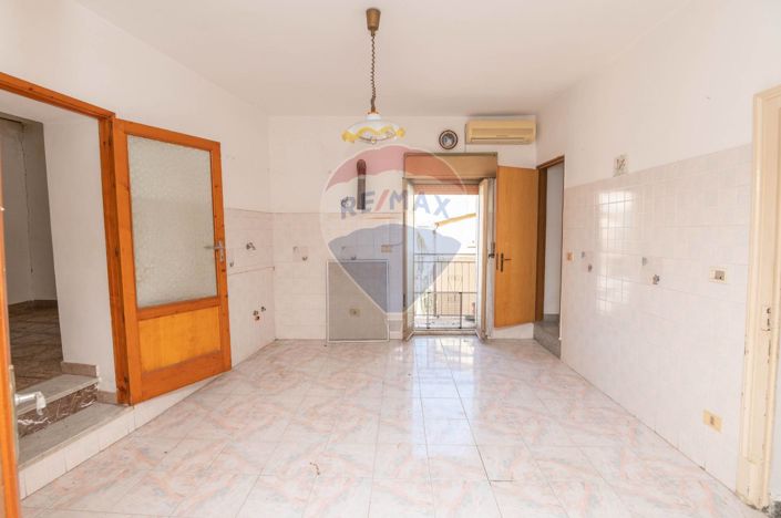 Image No.9-3 Bed House for sale