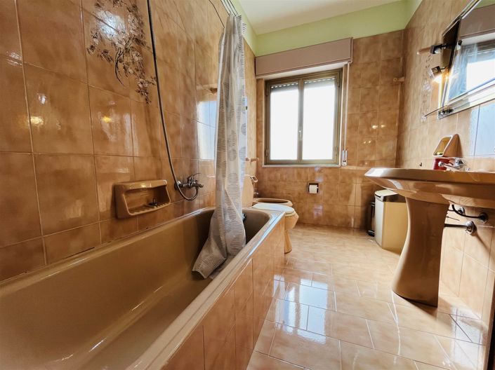 Image No.16-6 Bed Villa for sale