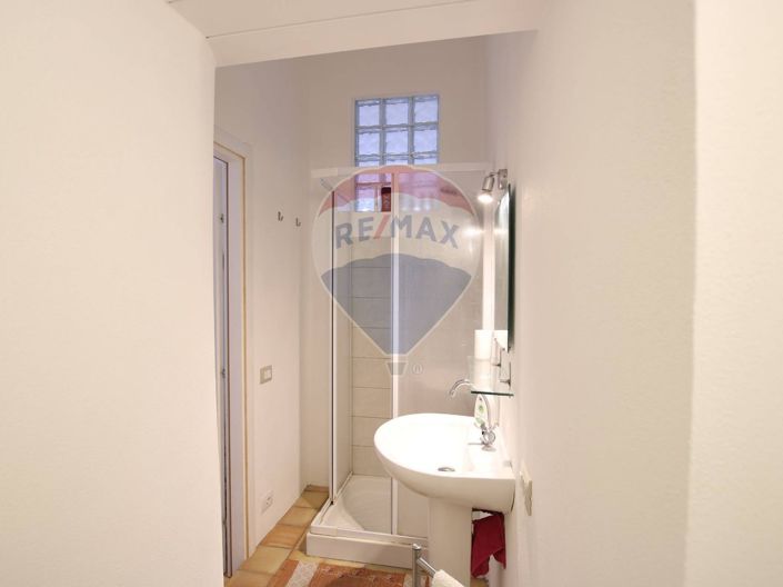 Image No.19-5 Bed House for sale