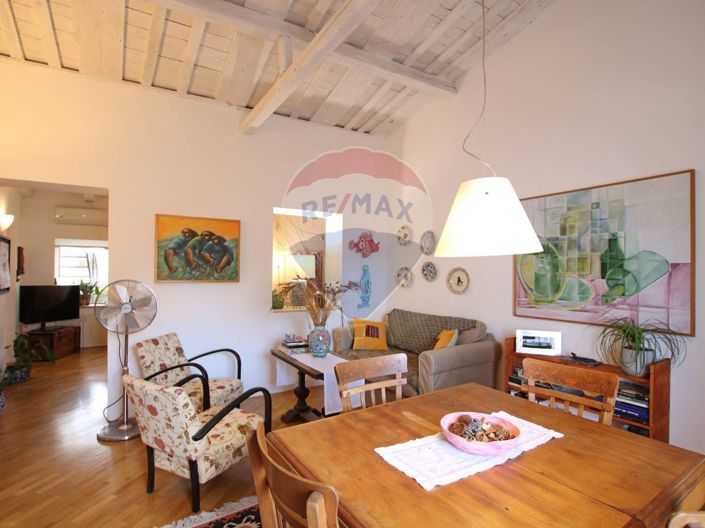 Image No.34-5 Bed House for sale