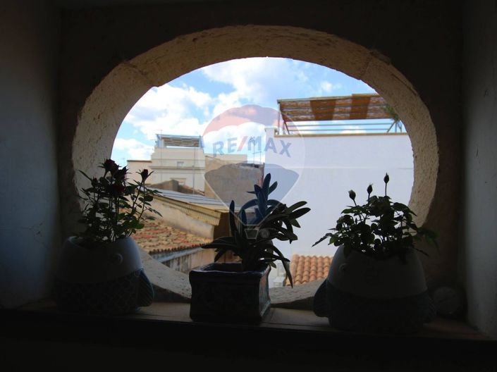 Image No.42-5 Bed House for sale