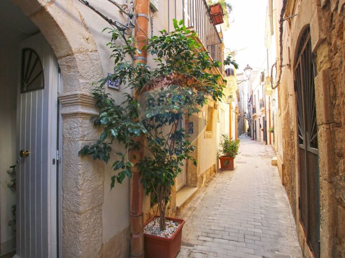 Image No.6-5 Bed House for sale