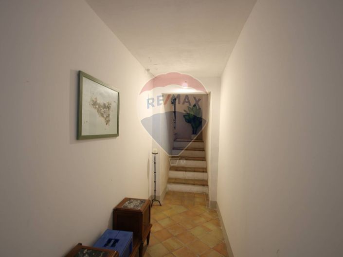 Image No.9-5 Bed House for sale