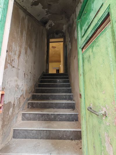 Image No.10-2 Bed Property for sale