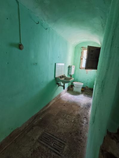 Image No.19-2 Bed Property for sale