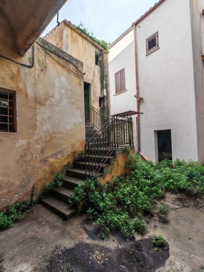 Image No.8-2 Bed Property for sale