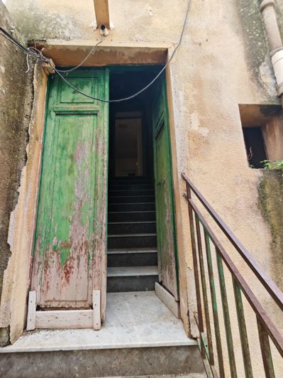 Image No.9-2 Bed Property for sale