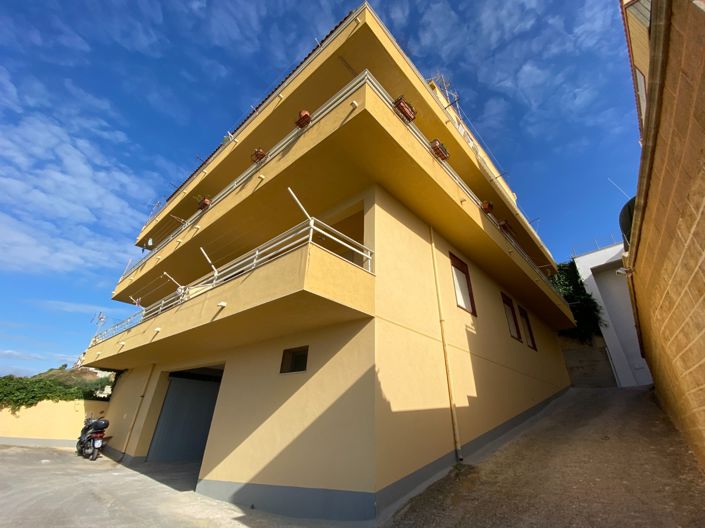 Image No.25-3 Bed Apartment for sale