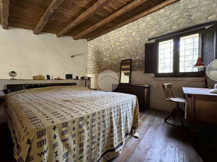 Image No.18-2 Bed House for sale