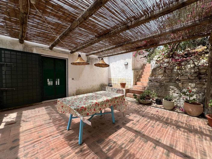 Image No.2-2 Bed House for sale