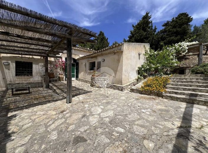 Image No.3-2 Bed House for sale