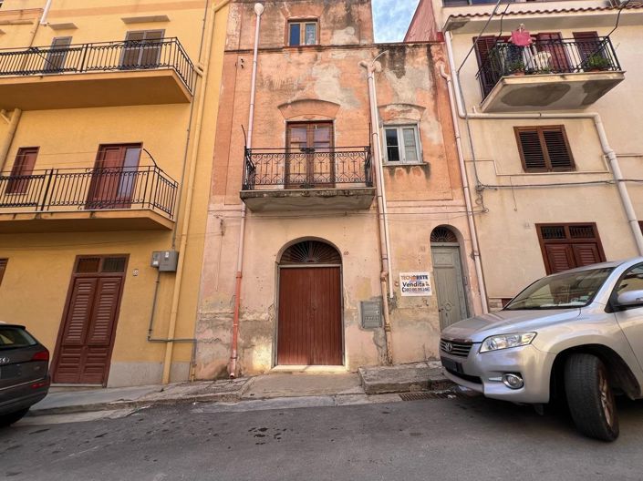 Image No.1-3 Bed Property for sale