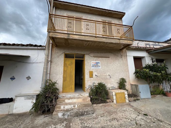 Image No.1-2 Bed House for sale