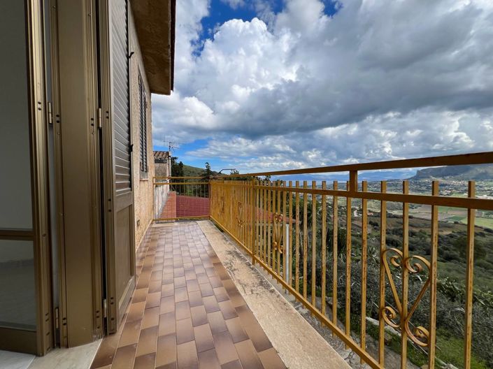 Image No.10-2 Bed House for sale