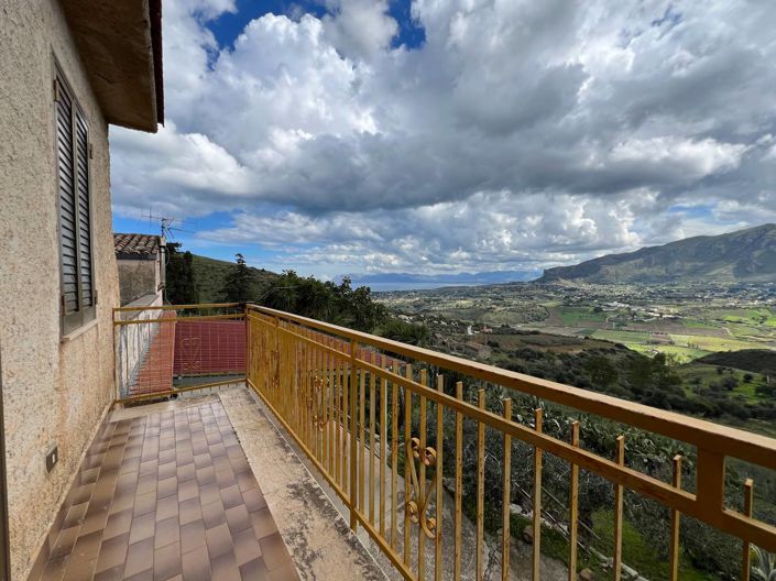 Image No.11-2 Bed House for sale