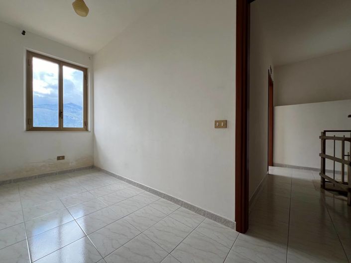 Image No.7-2 Bed House for sale