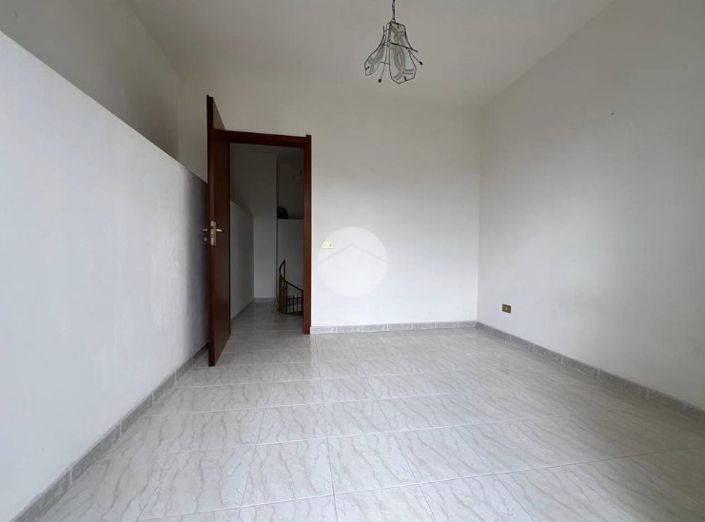 Image No.8-2 Bed House for sale