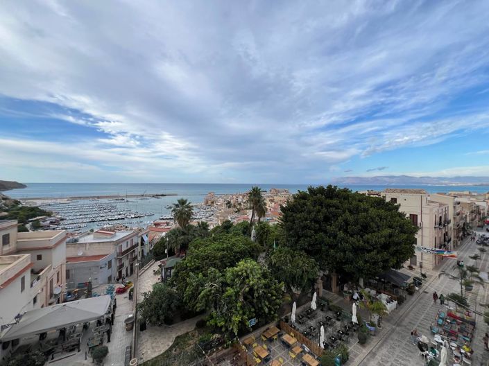 Image No.18-3 Bed Apartment for sale