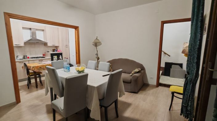 Image No.8-4 Bed House for sale