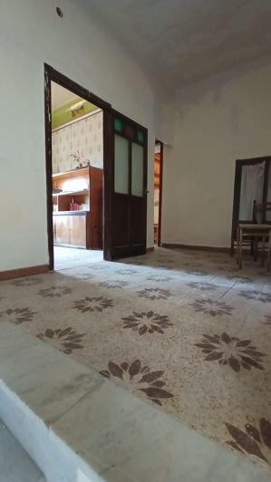 Image No.5-2 Bed House for sale