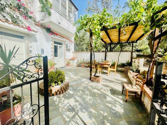 Image No.1-4 Bed Villa for sale