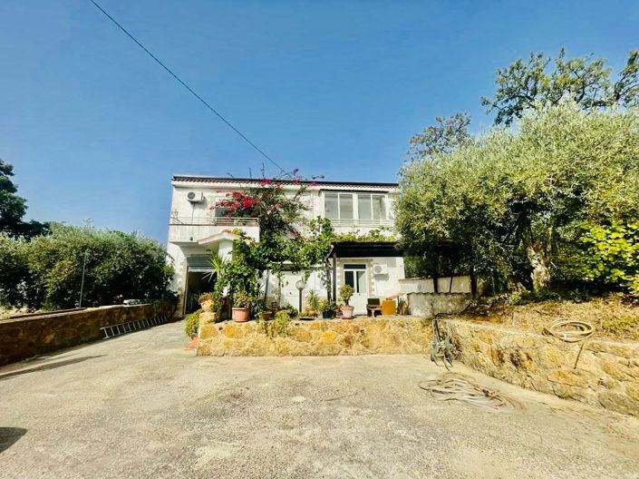 Image No.2-4 Bed Villa for sale