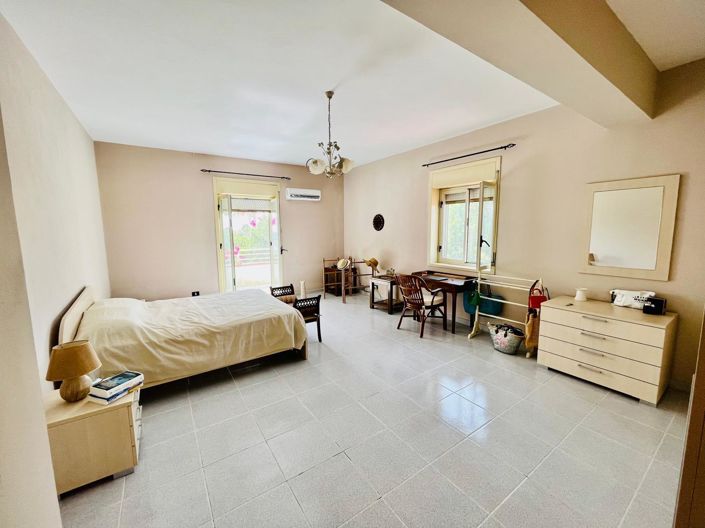 Image No.8-4 Bed Villa for sale