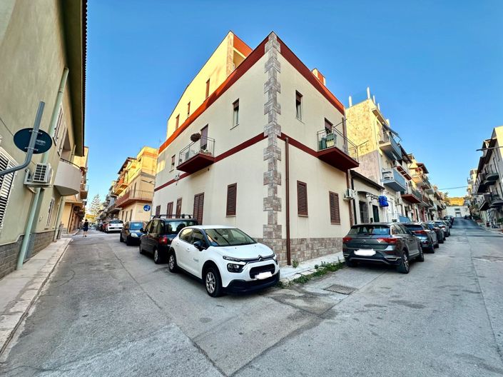 Image No.10-3 Bed Apartment for sale