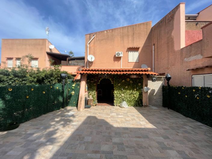 Image No.1-3 Bed Villa for sale