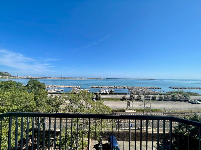 Image No.22-3 Bed Apartment for sale