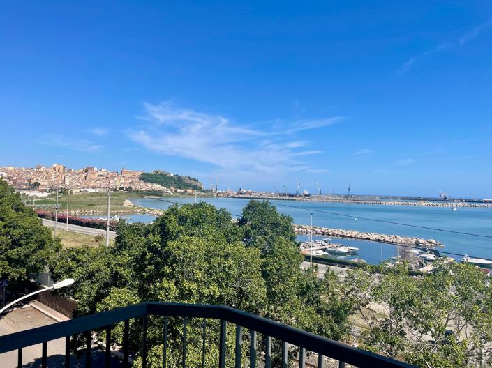 Image No.23-3 Bed Apartment for sale