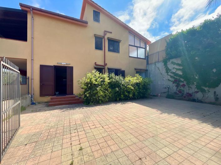 Image No.2-2 Bed Villa for sale