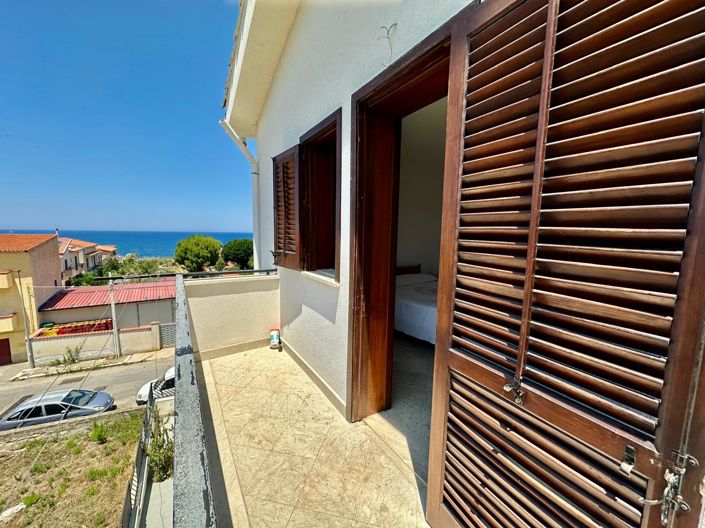 Image No.18-3 Bed Apartment for sale