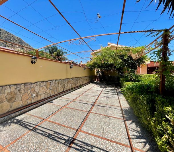 Image No.2-4 Bed Villa for sale