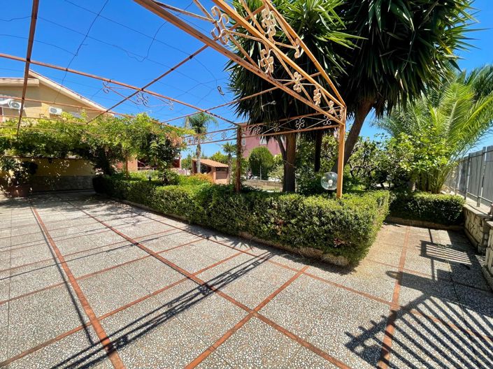 Image No.4-4 Bed Villa for sale