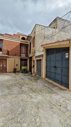 Image No.1-2 Bed House for sale